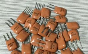 16.000 MHz ceramic oscillator with caps